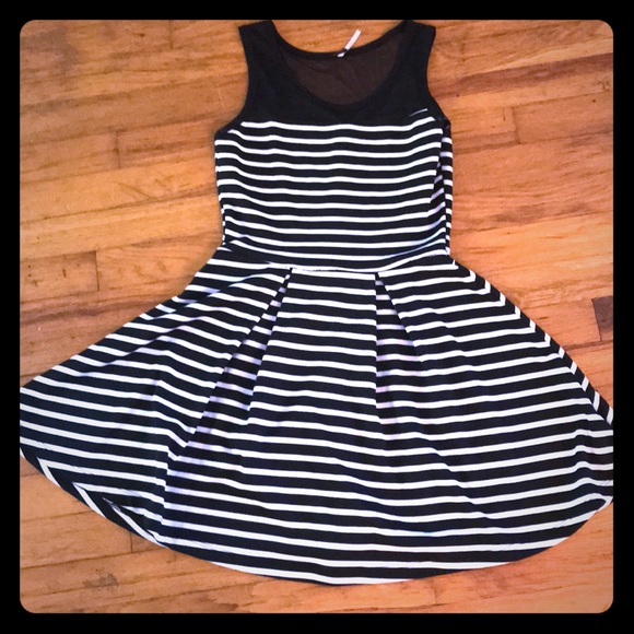 Poof A Line Dress 👗 - Picture 2 of 8